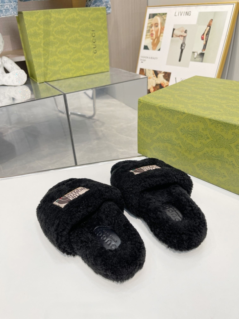 G*u*i slippers